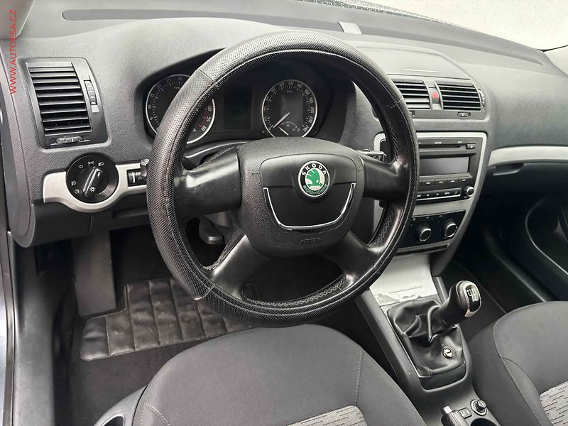 Škoda Octavia (2012) 1.6 TDi, ČR, AC - fotka 12 z 15