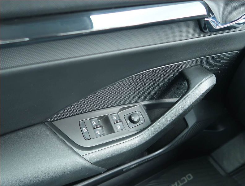 Škoda Octavia (2023) Ambition 2.0 TDI, ČR,1.maj - fotka 15 z 15