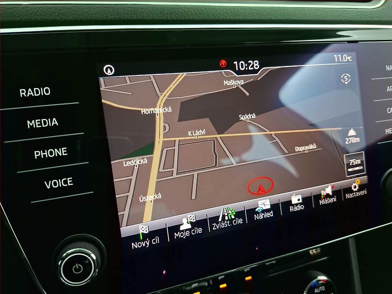 Škoda Superb (2018) 2.0 TDI, Automat, Navi, Xenony - fotka 15 z 21