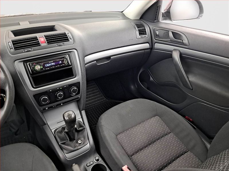 Škoda Octavia (2011) 1.6 - fotka 8 z 13