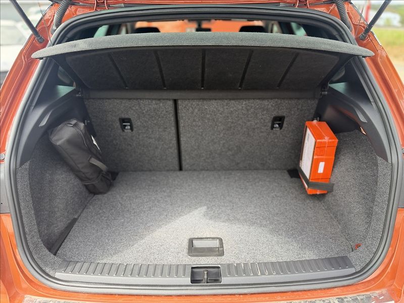 Seat Arona 1,5 FR TSI 37.000Km NAVIGACE - fotka 24 z 28