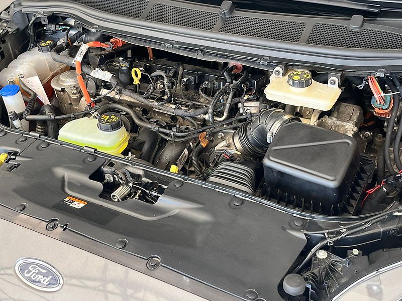Ford S-MAX 2,5 HEV Titanium 7míst - fotka 37 z 70