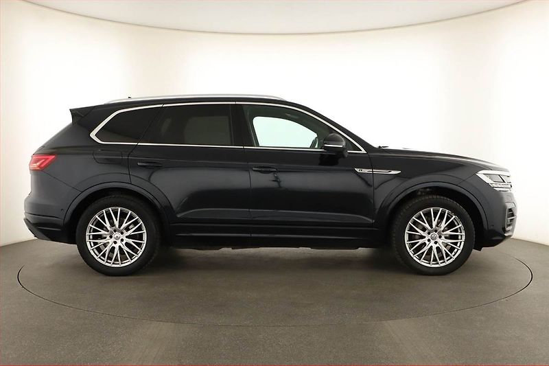 Volkswagen Touareg (2019) R-Line 3.0 TDI - fotka 6 z 29