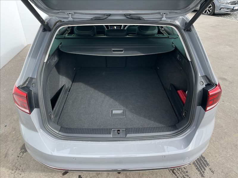 Volkswagen Passat Variant 1,5 TSI DSG Elegance ACC - fotka 23 z 23
