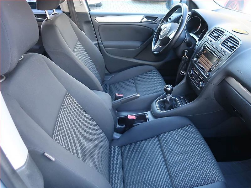 Volkswagen Golf (2010) 1.6 TDI, Serv.kniha - fotka 9 z 14