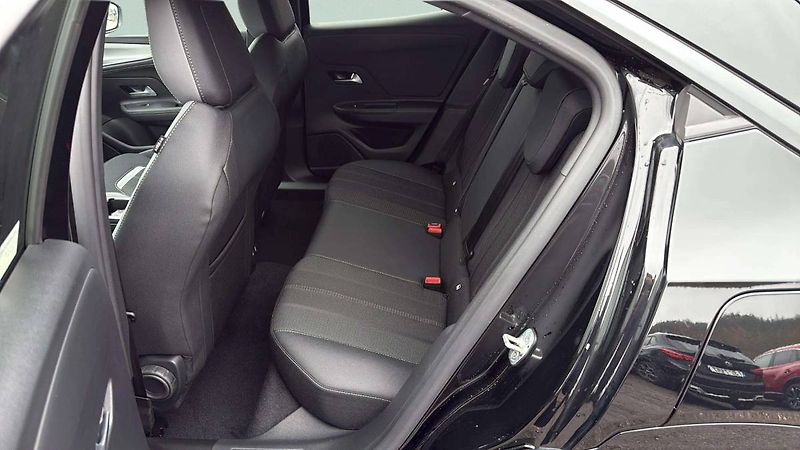 Opel Mokka (2025) GS 1.2 TURBO (96kW/130k) AT8/6 - fotka 18 z 23