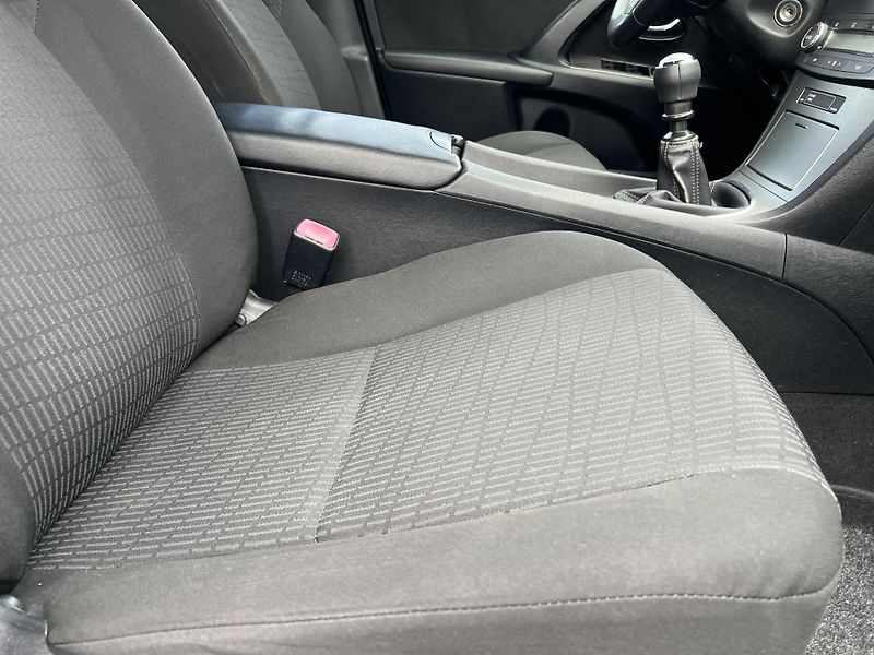 Toyota Avensis SOL 1.8 VVT-i NAVI KLIMA ALU - fotka 37 z 45