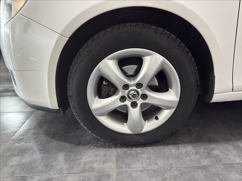 Škoda Fabia 1,2   i KLIMA TEMPOMAT ČIDLA - fotka 25 z 29