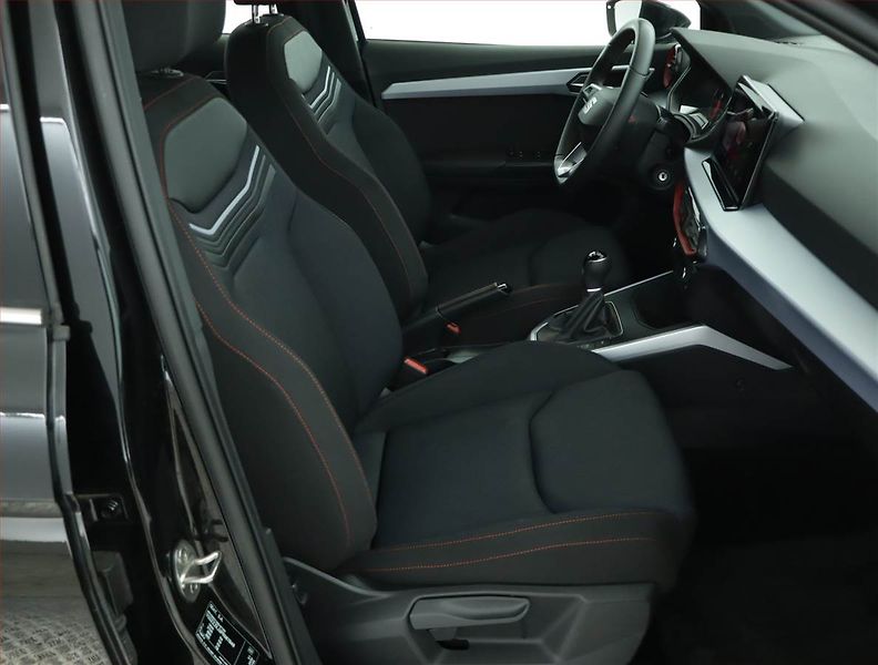 Seat Arona (2023) FR 1.0 TSI, Serv.kniha, Navi - fotka 9 z 15