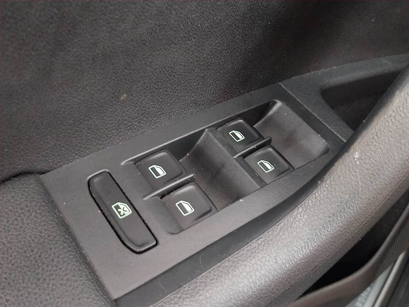 Škoda Octavia (2014) RS 2.0 TSI, Bi-Xenony - fotka 20 z 22