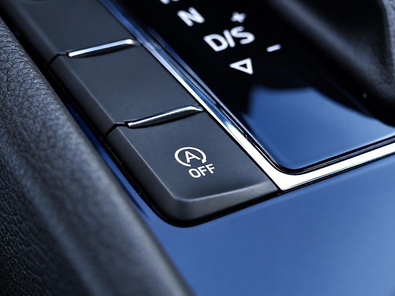 Škoda Superb 2,0 TDI DSG 110kW Style Navi - fotka 37 z 47