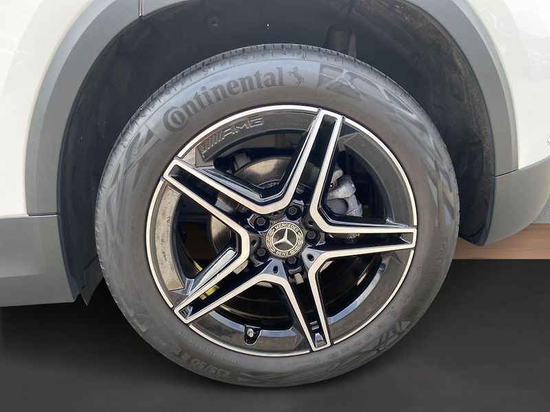 Mercedes-Benz GLA 200d 4M AMG - fotka 21 z 27