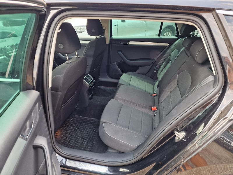 Škoda Superb 2,0TDI 110KW NAVI VÝHŘEV  - fotka 8 z 20