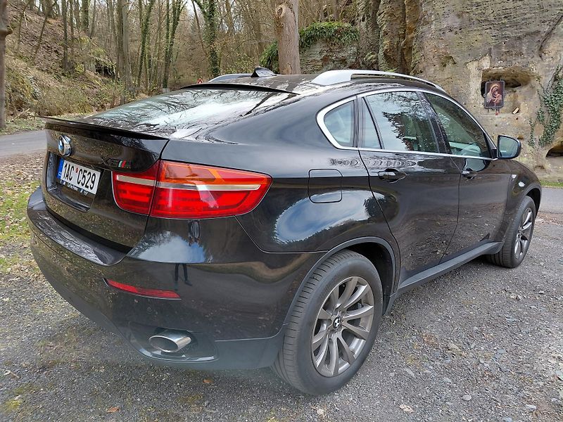 BMW X6 (2013) Pěkný stav, málo najeto - fotka 5 z 27