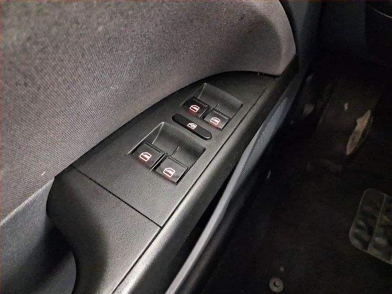 Seat Leon (2008) 1.4 TSI, nová STK - fotka 15 z 15