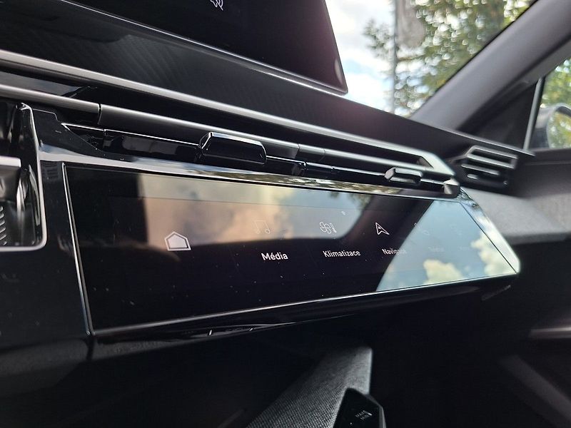 Peugeot 3008 ALLURE HYBRID 145k e-DCS6 - fotka 25 z 29