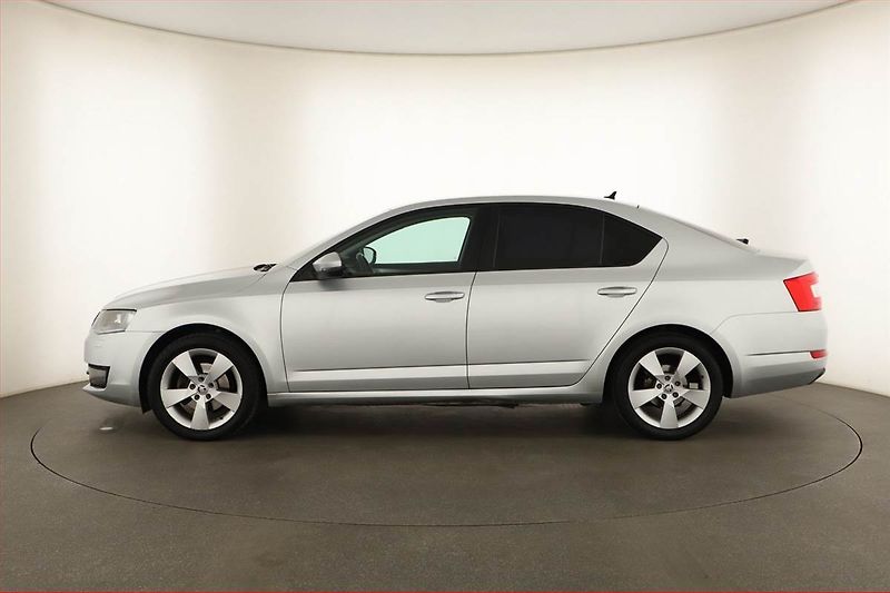 Škoda Octavia (2017) 1.0 TSI, Xenony, Tempomat - fotka 3 z 13
