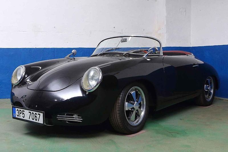 01 - Automobilový nadšenec a sběratel Jaromír Kostlivý otevřel ve Stodu u Plzně nové muzeum veteránů věnované vozům značek Volkswagen Brouk a Porsche. Návštěvníci uvidí naleštěné brouky i auta v procesu renovace, expozice čítá na 40 vozů.