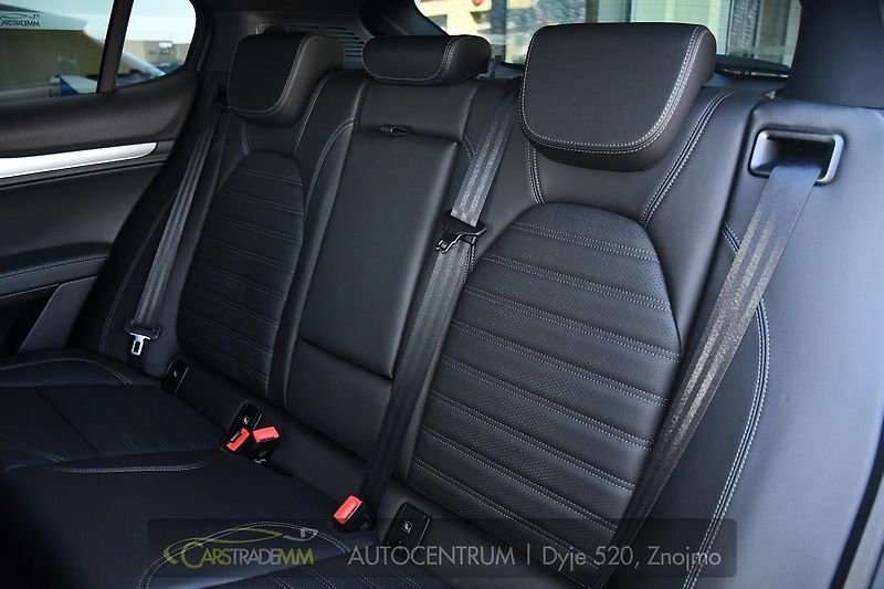 Alfa Romeo Stelvio 2.2D 16V 154kW Veloce AT8-Q4 - fotka 13 z 52