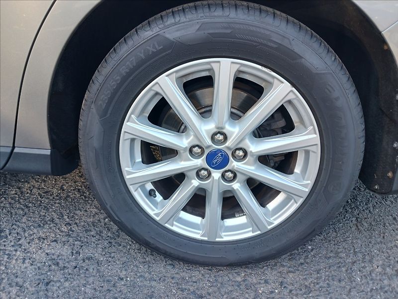 Ford S-MAX 2,0 Titanium 110 kW PowerShift - fotka 32 z 39