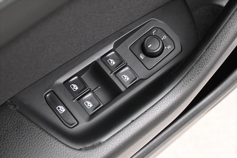 Volkswagen Passat 2,0 TDI 110 kW Navigace Záruka - fotka 25 z 31