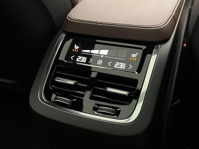 Volvo XC90 B5 AWD INSCRIPTION AUT - fotka 22 z 48