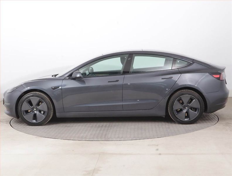 Tesla Model 3 (2023) Long Range RWD 79kWh, SoH 91% - fotka 3 z 21