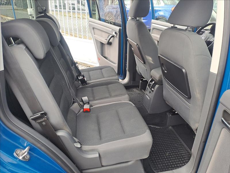 Volkswagen Touran 1,4 i CNG KOUPENO CZ - fotka 7 z 15
