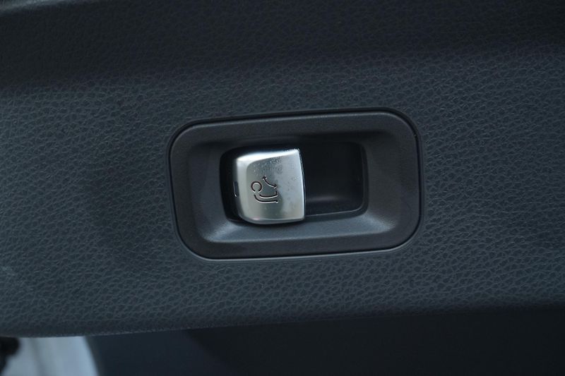 Mercedes-Benz GLC 220d, Vzduch, Ventilace,Záruka - fotka 37 z 41
