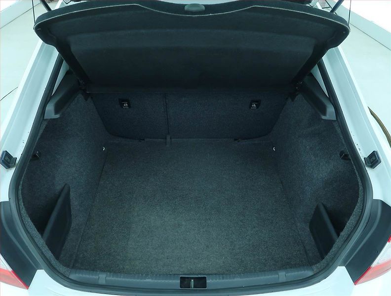 Škoda Rapid (2013) Ambition 1.6 TDI, Serv.kniha - fotka 13 z 17