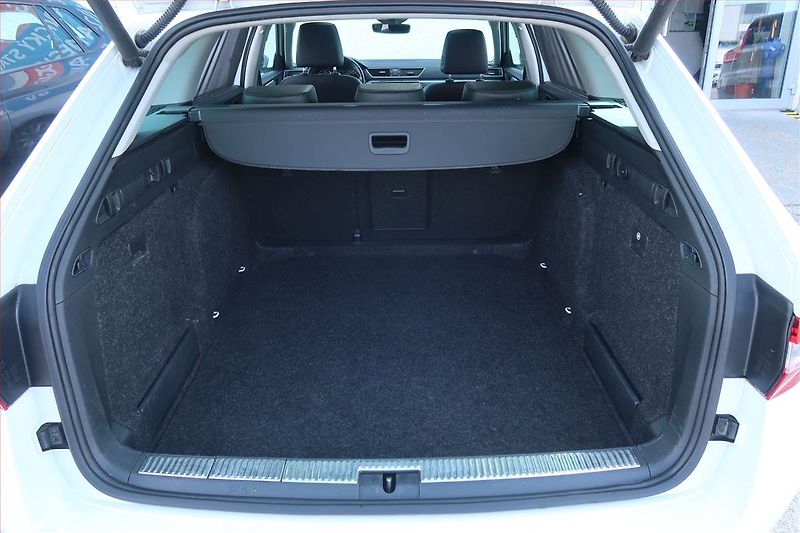 Škoda Superb (2016) 1.6 TDI, Kůže, Navi, Bi-Xenony - fotka 14 z 26