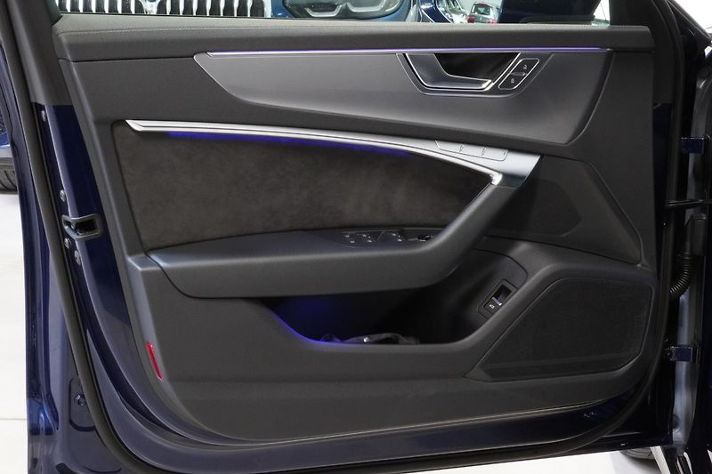 Audi A6 50TDI,S-LINE,ČR,1MAJ,HUD,Tažné - fotka 19 z 37