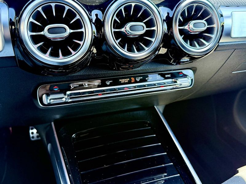 Mercedes-Benz GLB (2020) 250 4MATIC - fotka 35 z 45