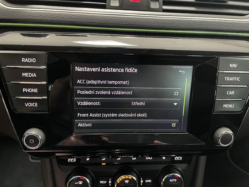 Škoda Superb 2.0 TDi 110 kw REZERVACE - fotka 31 z 33
