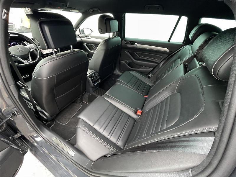 Volkswagen Passat 2,0 TDI 4MOT DSG RLine  Varian - fotka 17 z 24