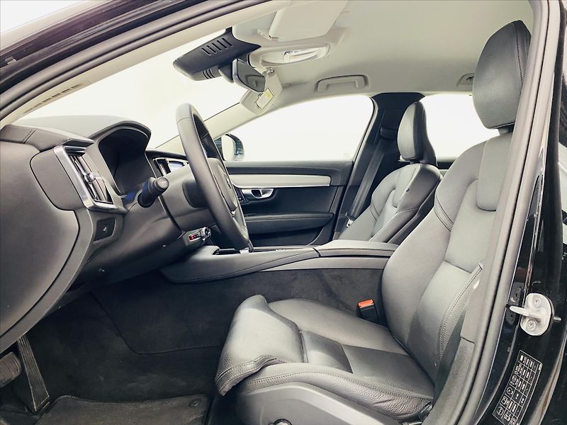 Volvo V90 B4 AWD Cross Country - fotka 5 z 25