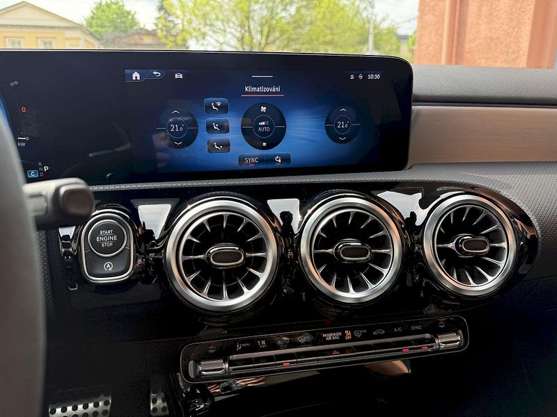 Mercedes-Benz Třídy A A45 AMG S 4Matic+ CZ Pano Gar+ - fotka 25 z 44
