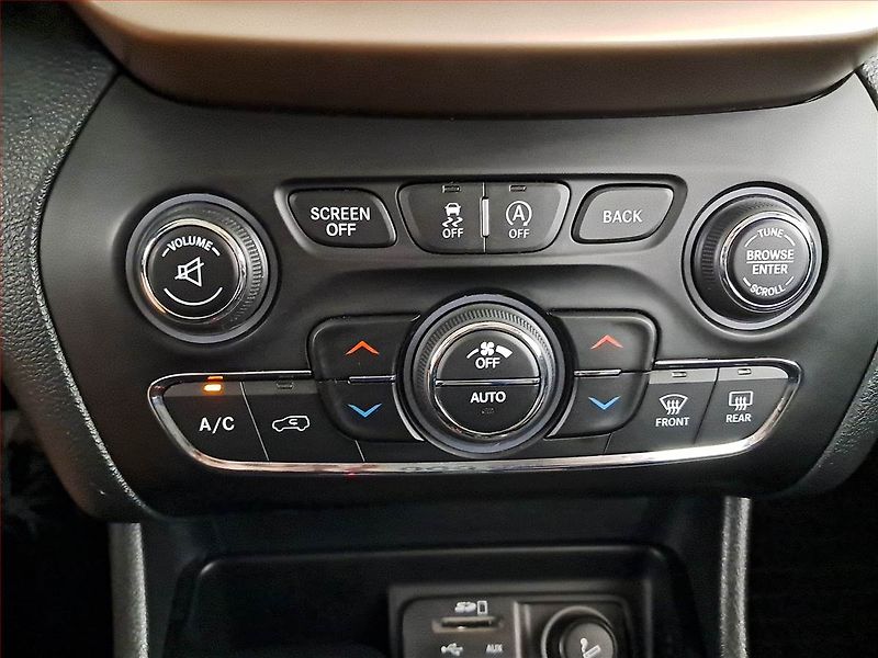 Jeep Cherokee (2016) 2.2 MultiJet, 4X4, Automat - fotka 18 z 24