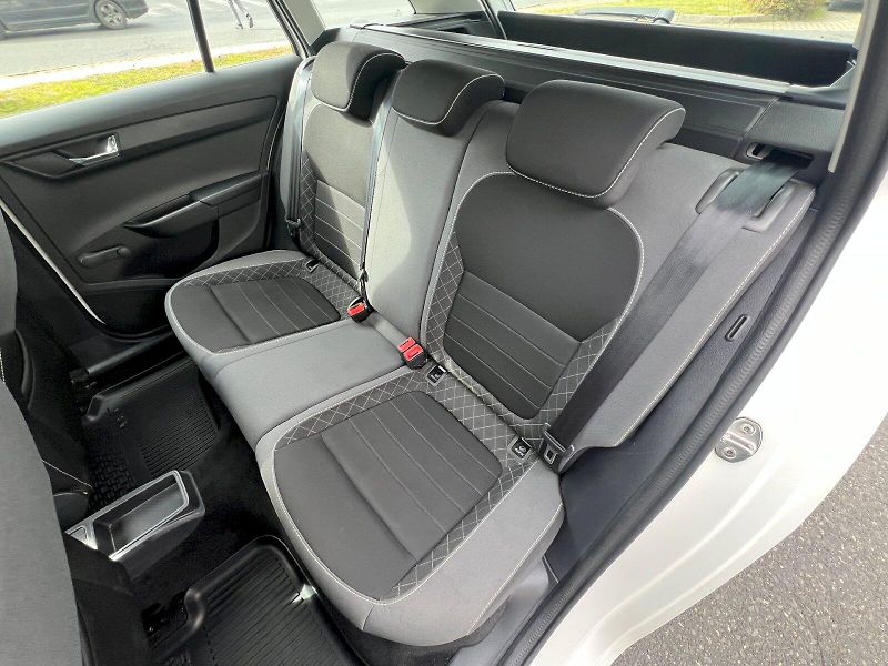 Škoda Fabia (2019) Ambition 1.0TSi 70kW 5°manuáln - fotka 13 z 26