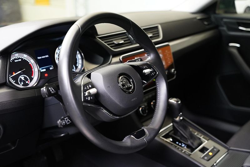Škoda Superb - fotka 14 z 28