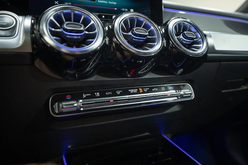 Mercedes-Benz GLB 200d 4Matic AMG Packet - fotka 15 z 41