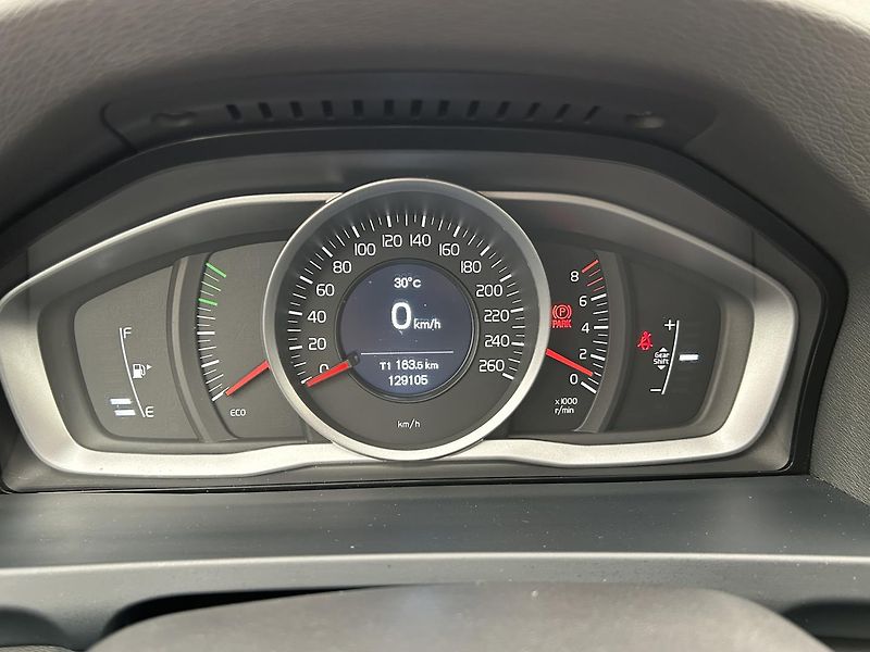 Volvo V60 1.6 T4 Summum - fotka 15 z 26