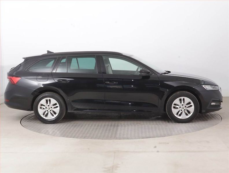 Škoda Octavia (2023) 2.0 TDI, Automat, Serv.kniha - fotka 6 z 17