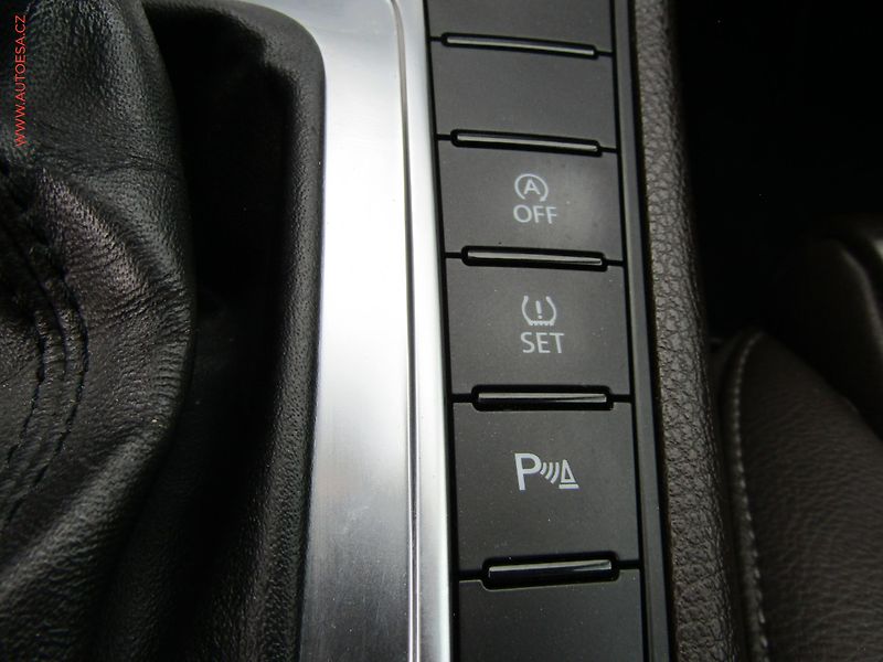 Volkswagen Passat (2011) 1.4TSi, DSG, park.čidla - fotka 20 z 20