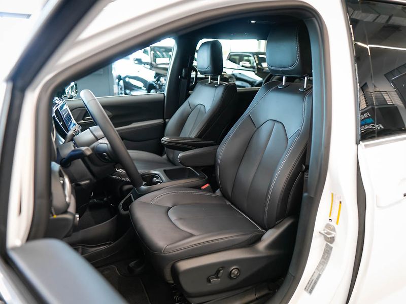 Chrysler Pacifica (2026) 3.6 Select AWD, 360 Cam 2x LCD - fotka 15 z 33