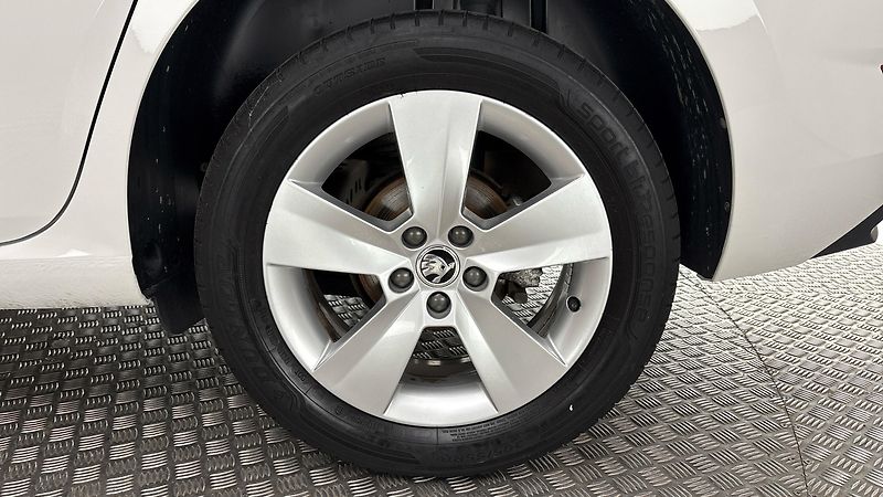 Škoda Scala 1.0 TSI DSG Style - fotka 19 z 26