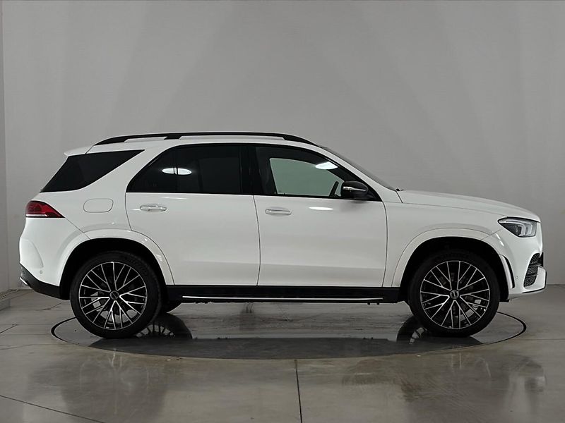 Mercedes-Benz GLE 400d 4MATIC - fotka 16 z 31