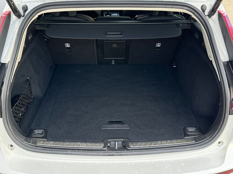 Volvo V60 PLUS DARK B4,FULL LED,ACC - fotka 15 z 23
