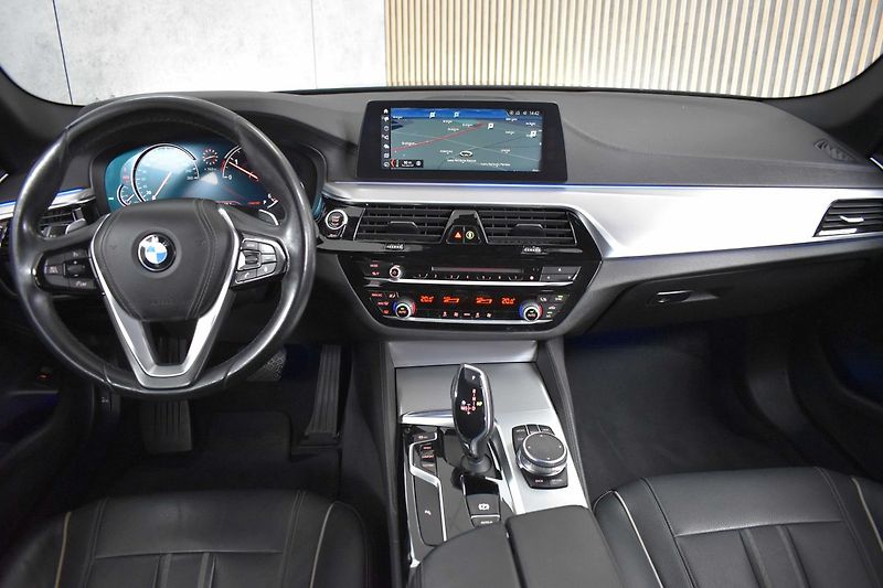 BMW Řada 5 520d LUXURY LINE*KAMERA - fotka 7 z 48