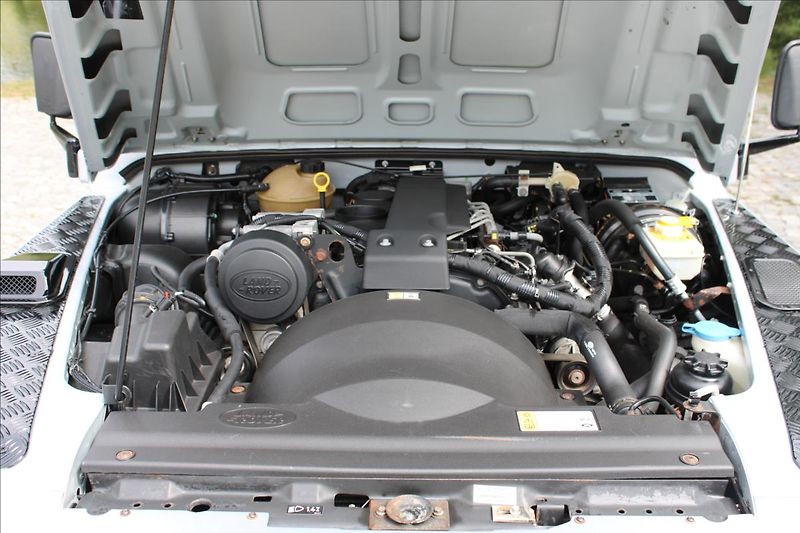 Land Rover Defender 110 2.4 TD4 90kW / PUMA / CZ - fotka 38 z 38